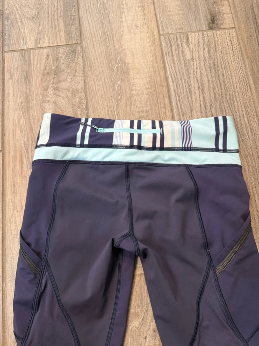 Lululemon Run A‎ Marathon Crop Blue & white stripe Leggings Low Rise size 6 Y2K